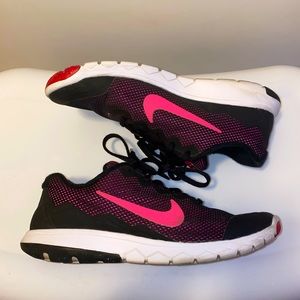Women’s Nike Sneaker